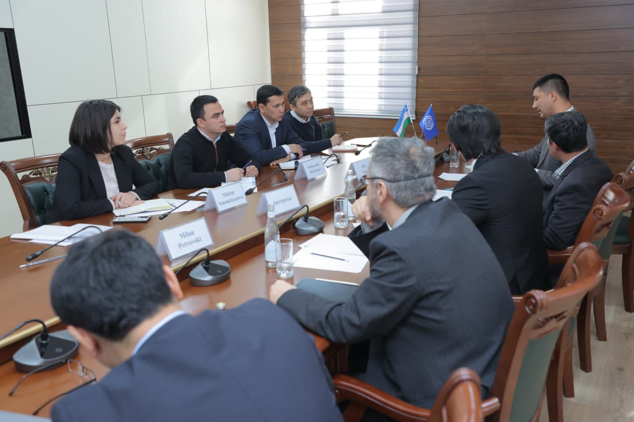 Камбағалликни қисқартириш ва бандлик вазирлигида Давлат меҳнат инспекцияси раҳбар ва ходимлари, Халқаро меҳнат ташкилотининг экспертлари ҳамда “Беттер Work” дастурининг мамлакатимиздаги вакиллари билан учрашув бўлиб ўтди.